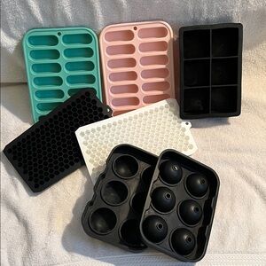 6 Silicone Ice Cube Trays/molds